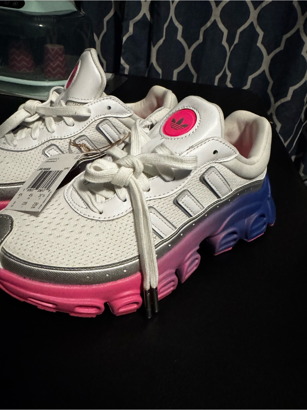 Adidas Youth 5, Women 6.5